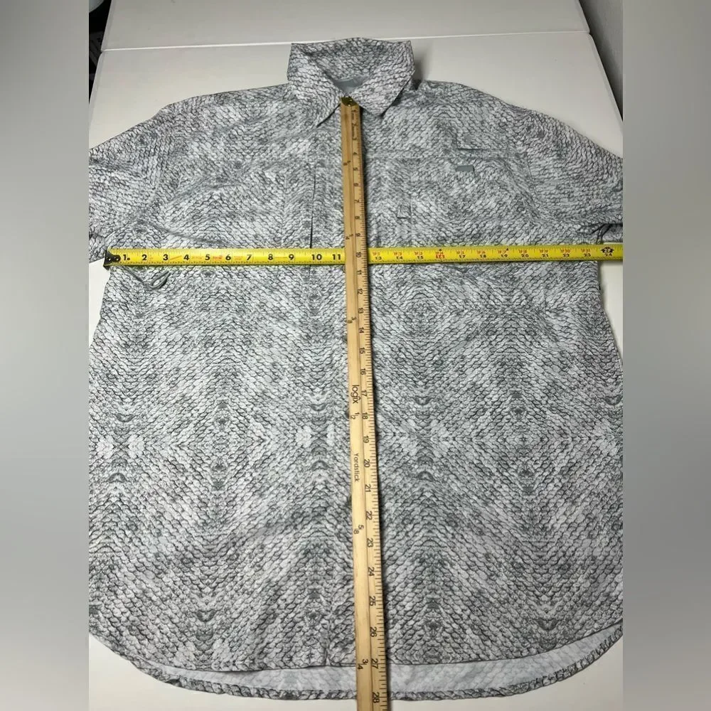 Reel Legends Shirt Mens Saltwater Gray White Button Up Long Sleeve Fishing Sz M